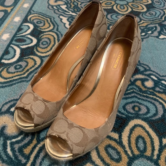 Coach Wegde - Picture 2 of 5